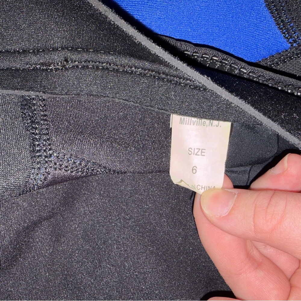 Hyperflex Kids Black & Blue Wetsuit Size 6 - Picture 4 of 4